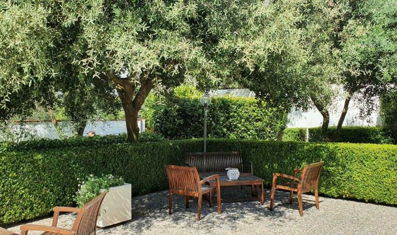 اتاق استاندارد با چشم‌انداز باغ, Agriturismo La Rondine