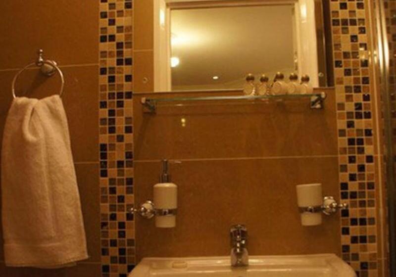 اتاق استاندارد سه نفره, Sapphire Hotel London