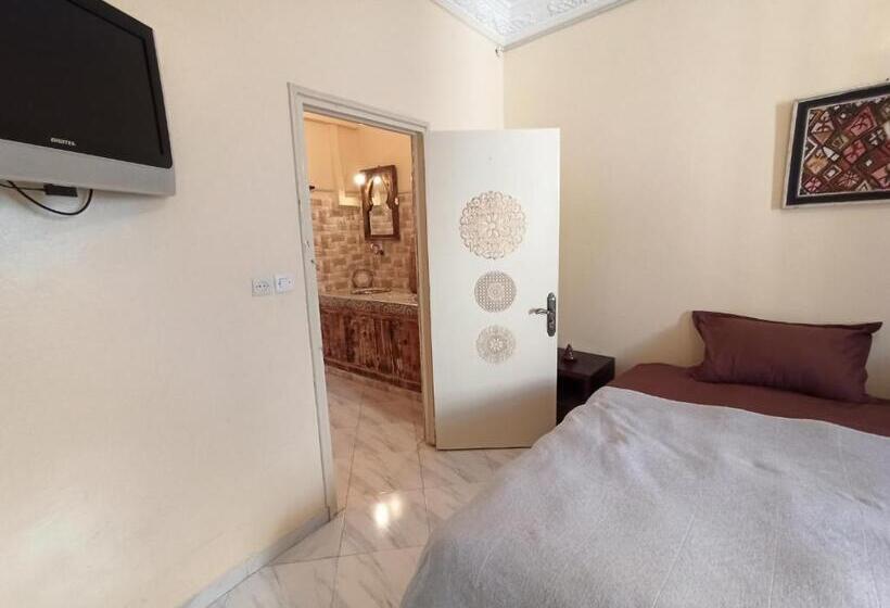 اتاق استاندارد, Happy Surf Hostel