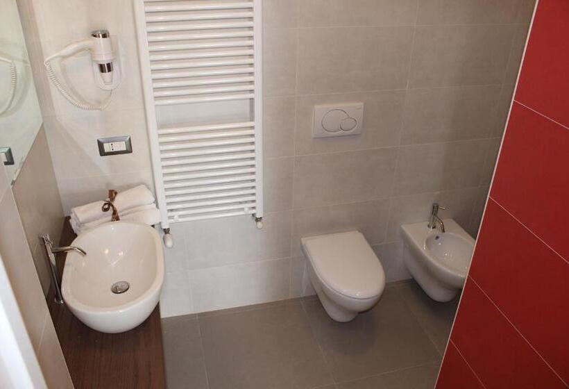Трехместный Номер Стандарт с Балконом, Navicri B&b