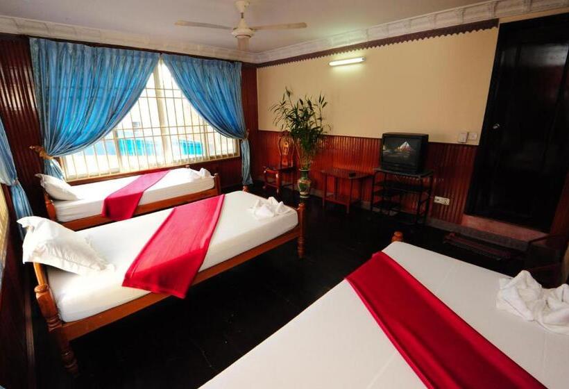 Номер Стандарт Трехместный, Okay Guesthouse Phnom Penh