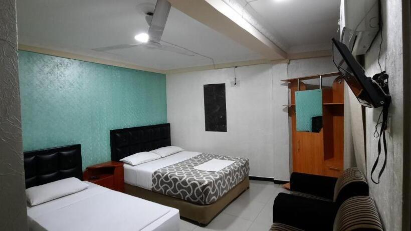 Номер Стандарт Трехместный, Saasha City