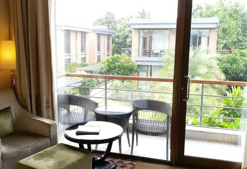 Номер Superior, Taj Damdama Lake Resort & Spa, Gurugram