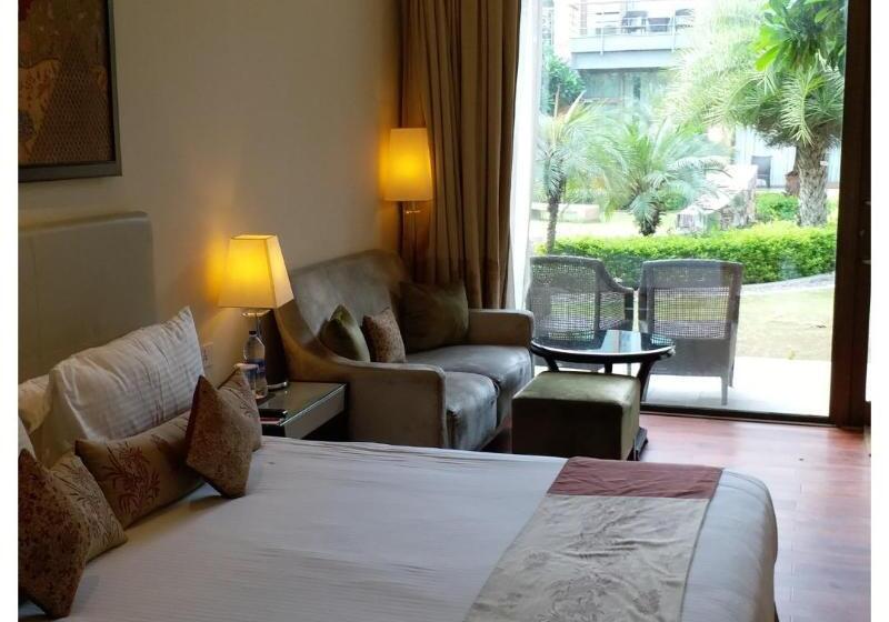 Номер Superior Кровать Кинг, Taj Damdama Lake Resort & Spa, Gurugram