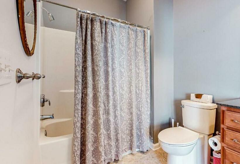 Апартаменты 3 Спальни, Bayside Resort     38047 Boxwood Terrace #101