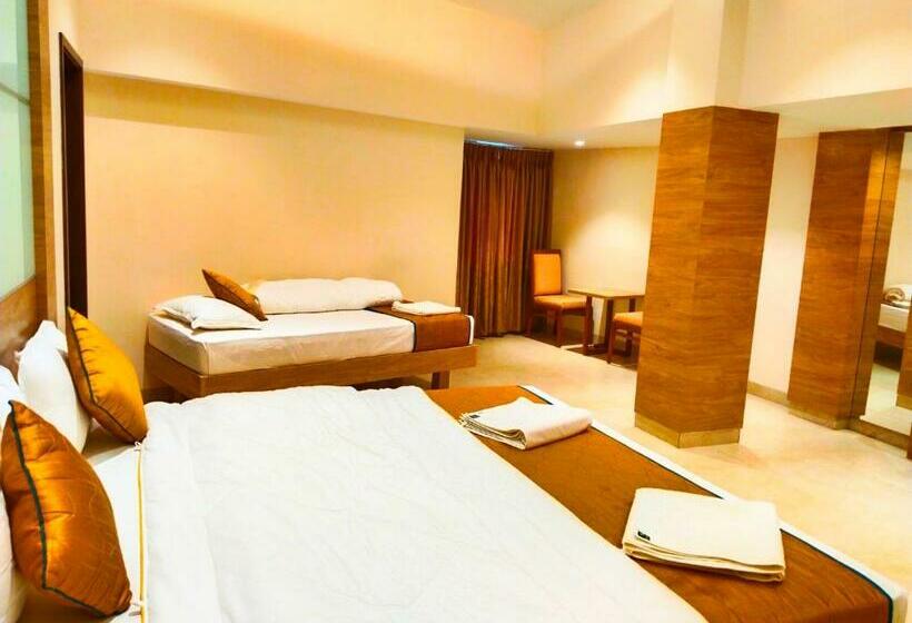 高级三人间, The Paradise Hotel   Luxury Stay
