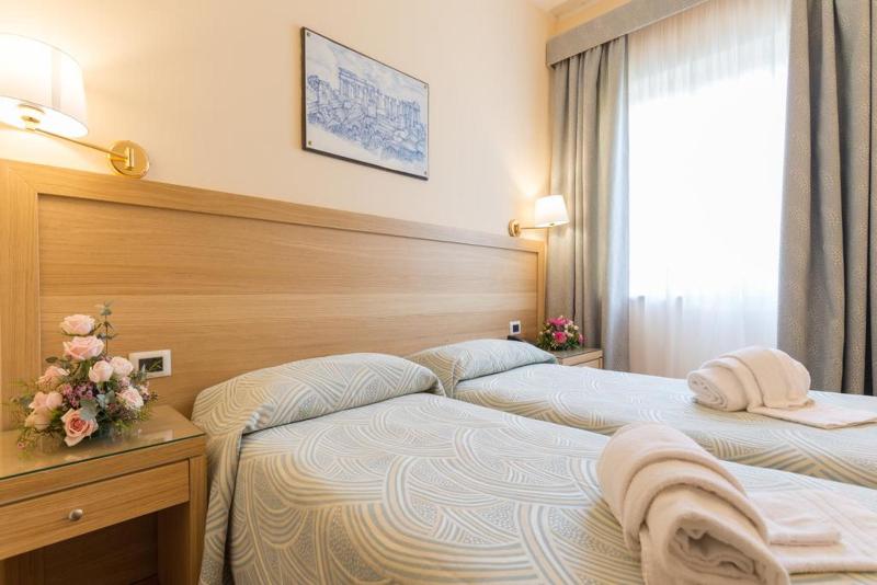 اتاق اساندارد با چشم‌انداز جانبی به دریا, Budva