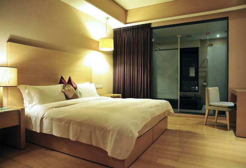 اتاق لوکس, Crownshine Resort