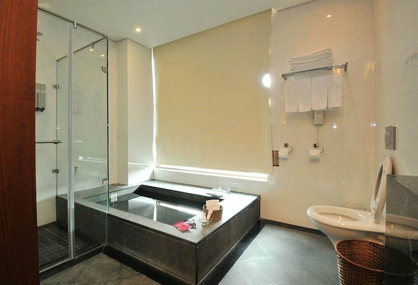 اتاق خانوادگی, Crownshine Resort
