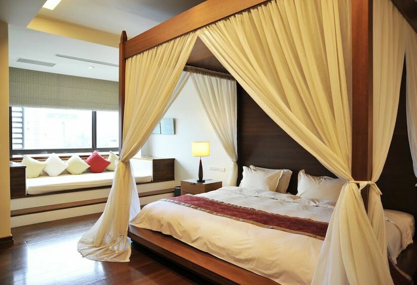 سوییت لوکس, Crownshine Resort