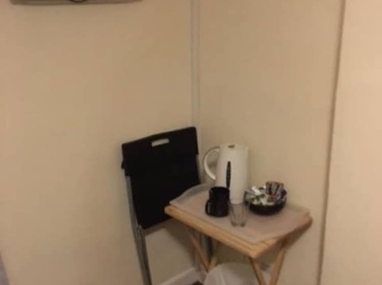 اتاق خانوادگی, Hathway House Accommodation