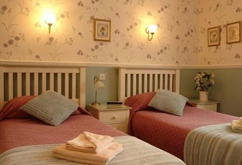 اتاق استاندارد سه نفره, Midway Guest House