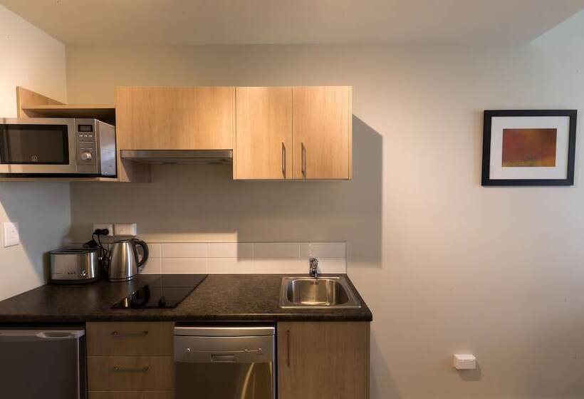 Студия Стандарт, Ramada Suites By Wyndham Christchurch City