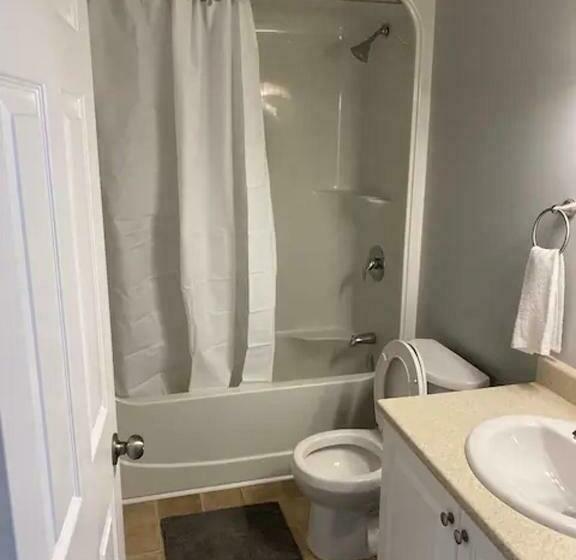اتاق لوکس, Kingston Comfort Suites   Unit 2