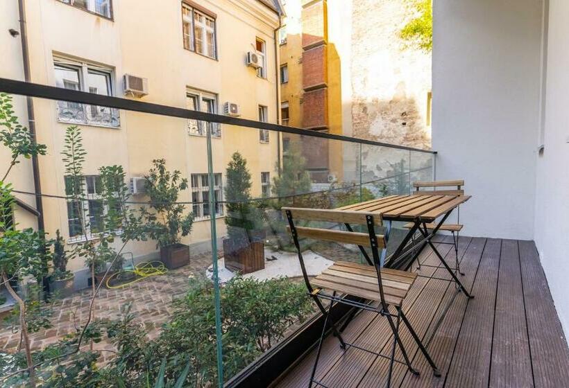غرفة قياسية مزوَّدة بتراس, Silver Luxury Suites