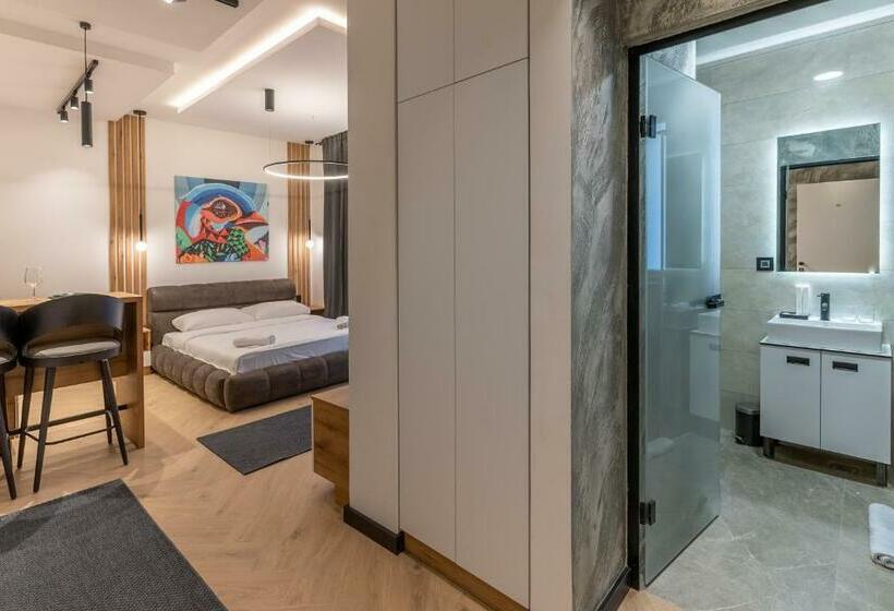 غرفة قياسية مزوَّدة بتراس, Silver Luxury Suites