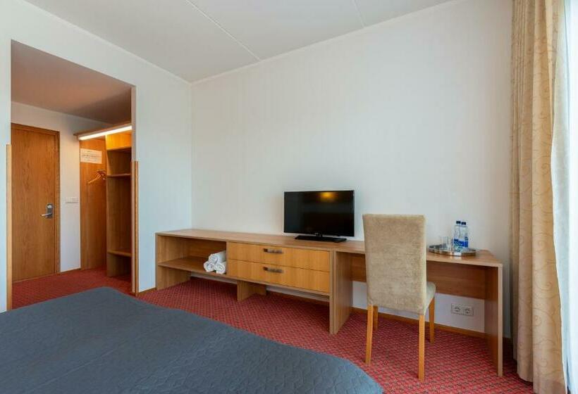 اتاق استاندارد با بالکن, Raadimõisa Hotell