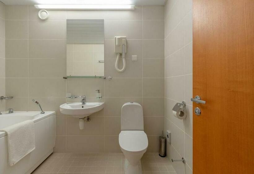 سوئیت با بالکن, Raadimõisa Hotell