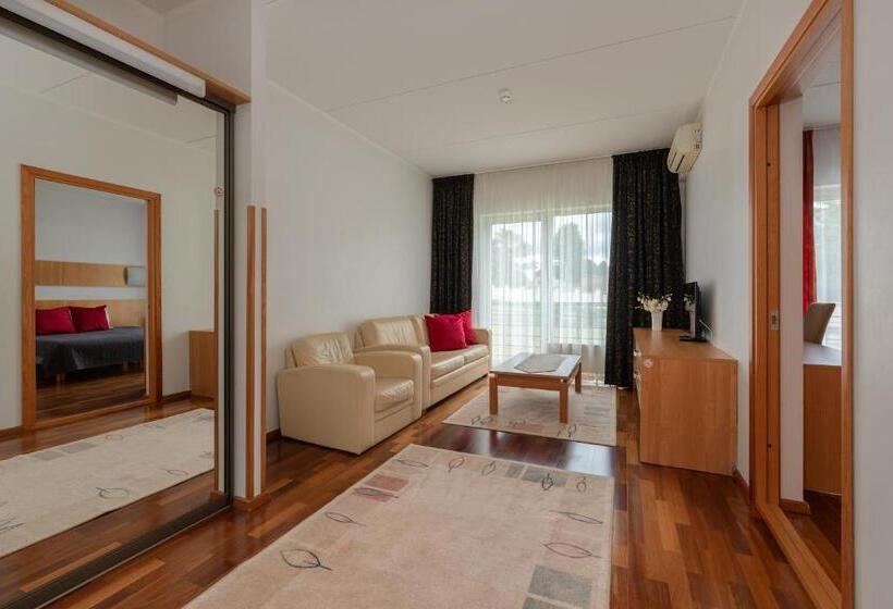 سوئیت با بالکن, Raadimõisa Hotell