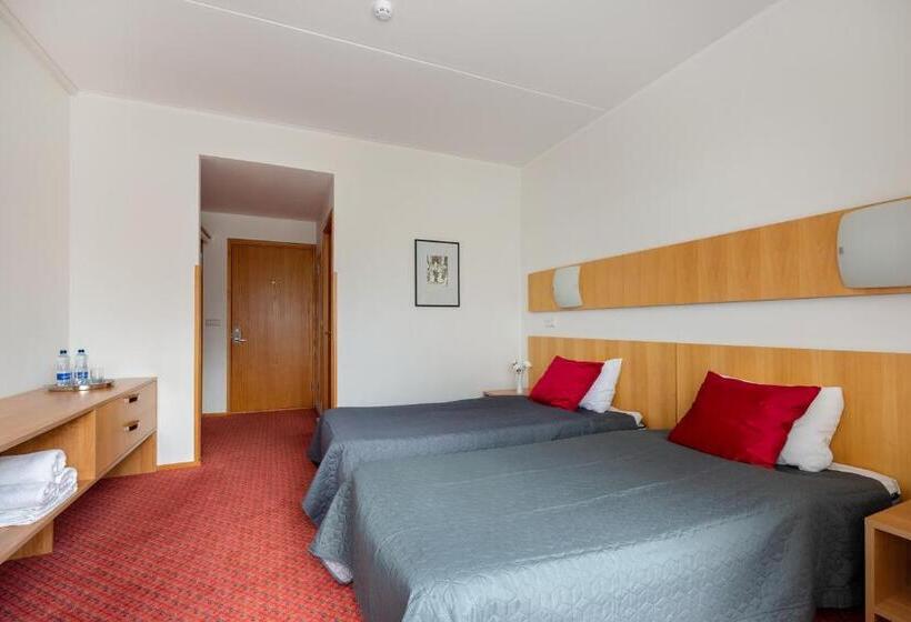 اتاق استاندارد با بالکن, Raadimõisa Hotell