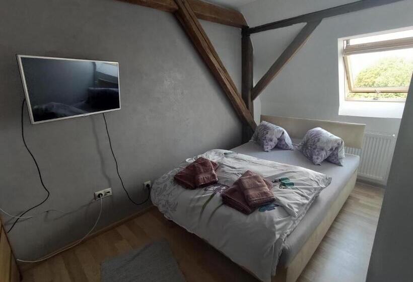 Номер Basic, Kaštieľ Ottlýk