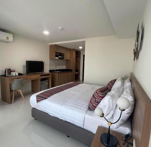 اتاق لوکس با تخت بزرگ, Christella Hotel Laemchabang