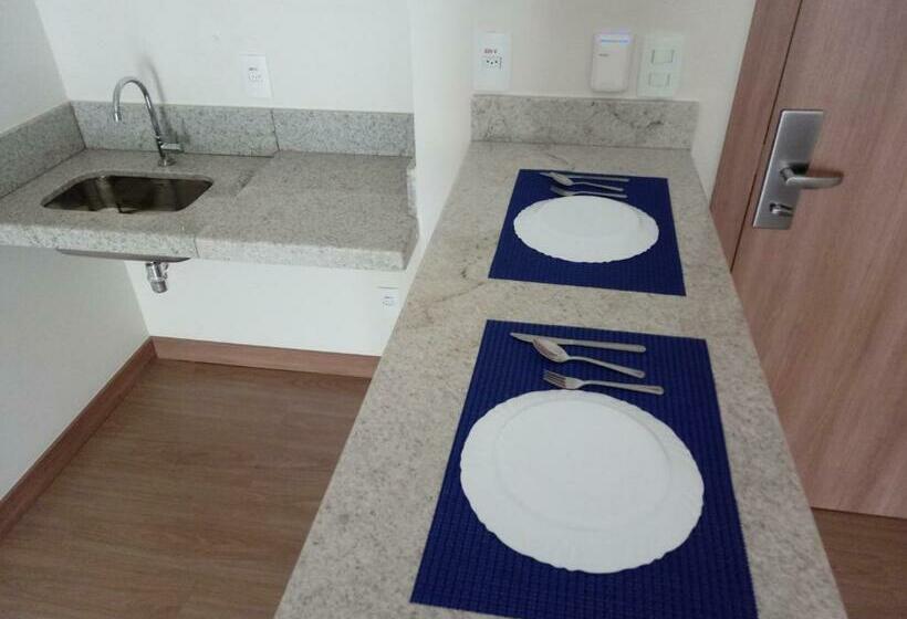 חדר דלוקס, Flat Em Pedra Azul