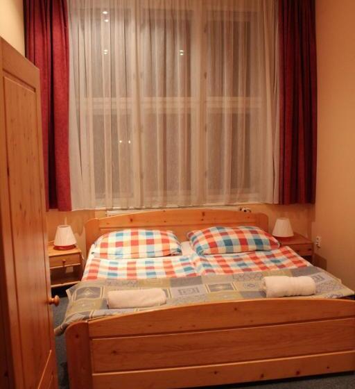 Family Suite, Obecná škola