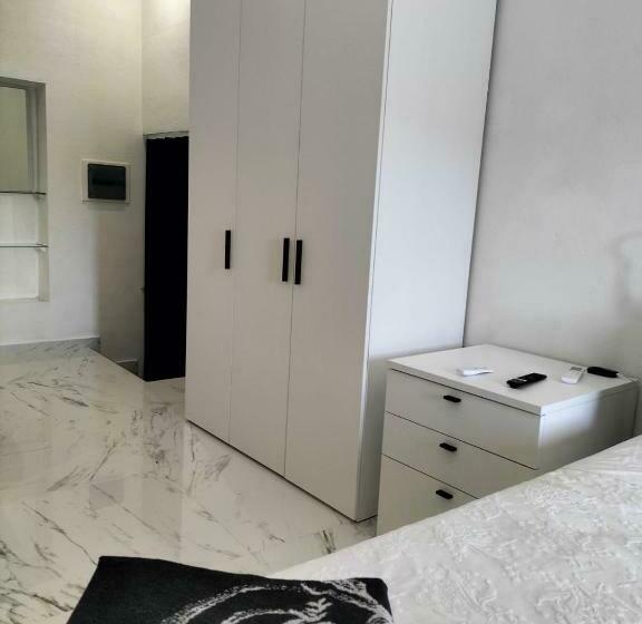 Номер Superior, Black & White