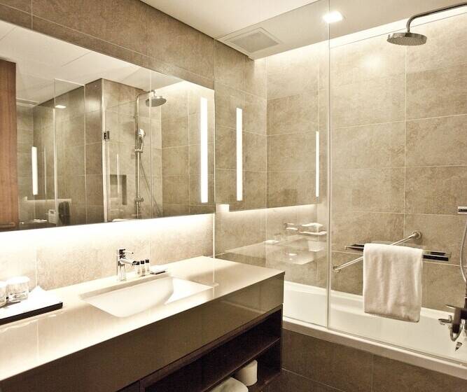 Номер Deluxe, Four Points By Sheraton Josun, Seoul Station