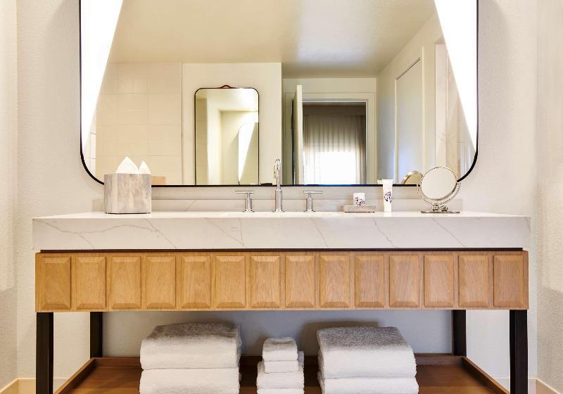 Номер Deluxe, Four Points By Sheraton Josun, Seoul Station