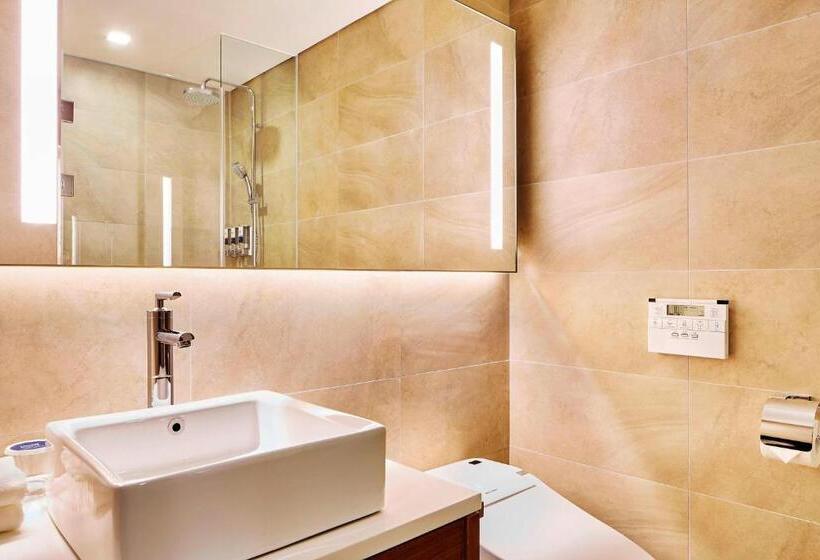Номер Superior, Four Points By Sheraton Josun, Seoul Station