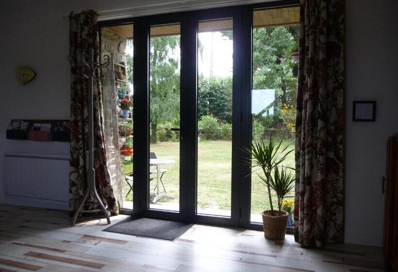 Люкс Вид на Сад, Bretagne Chambre D Hôtes Suite 53m2 Et Caravane Vintage Avec Cuisine Et Salle De Bains Privées Britt