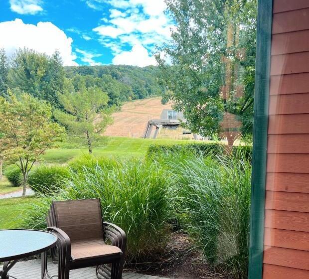 Люкс Deluxe Кровать Кинг, Mountain Creek Resort At Appalachian Hotel   Pool & Hot Tub