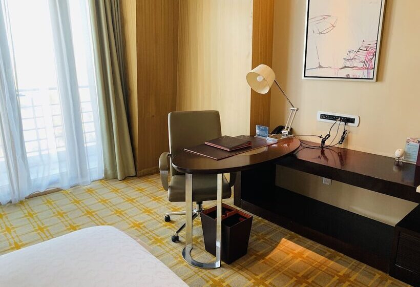 Номер Deluxe Вид на Парк, Sheraton Qinhuangdao Beidaihe