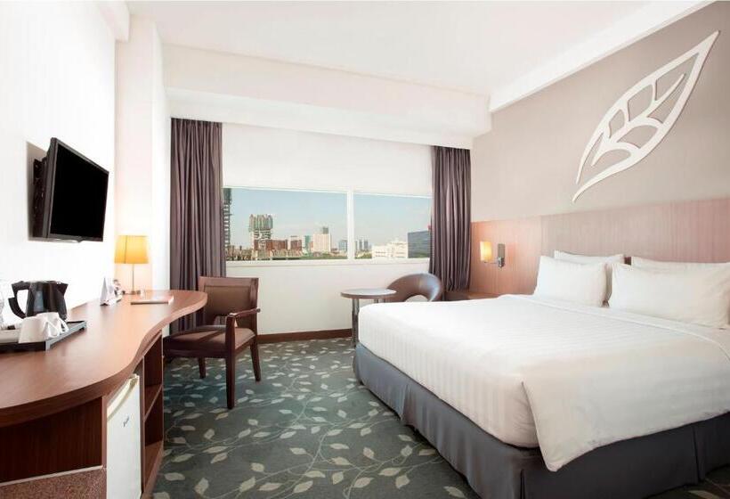 Номер Deluxe Кровать Куин, Swissbelinn Kemayoran