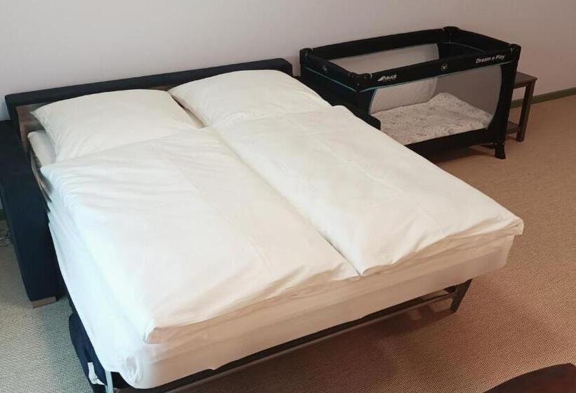 家庭间, Nutzwedel Resort Farmers Lodge
