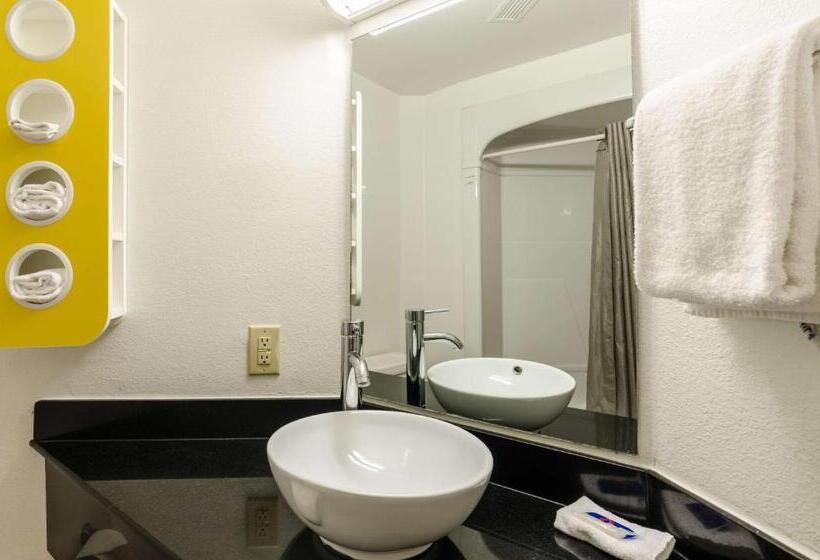 Номер Стандарт, Motel 6bristol, Va
