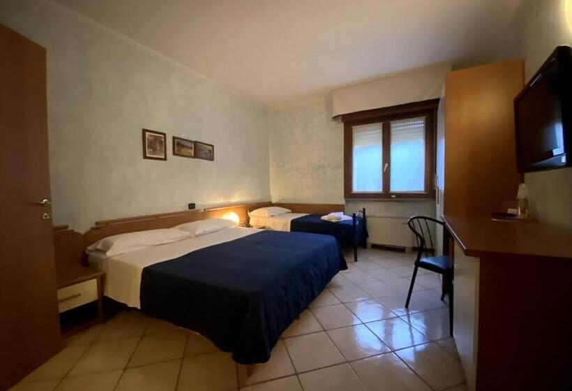 Номер Стандарт Трехместный, Sole Della Franciacorta   Hotel & Restaurant