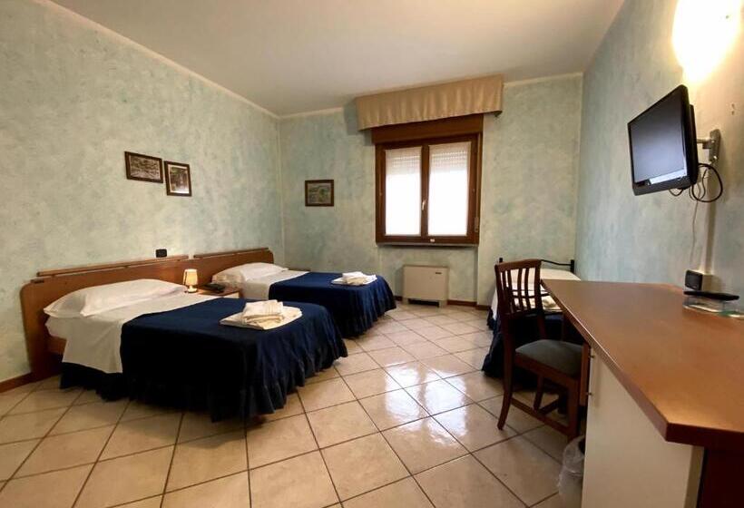 Номер Стандарт Трехместный, Sole Della Franciacorta   Hotel & Restaurant