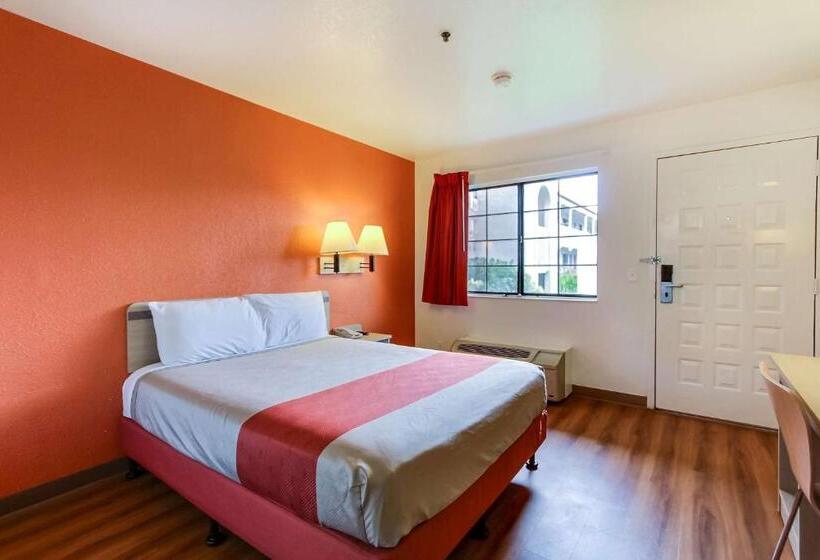 Номер Стандарт Адаптированный для Инвалидов, Motel 6salinas, Ca  North Monterey Area