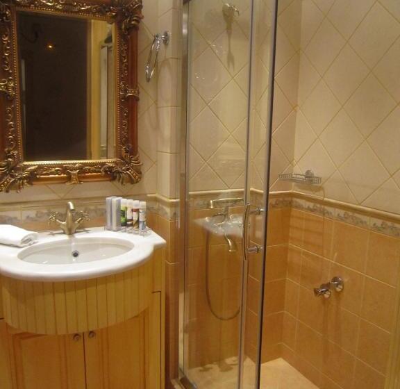 اتاق استاندارد سه نفره, Emotions Country Resort