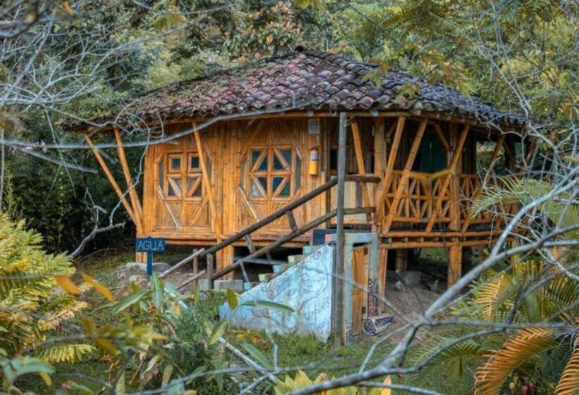 小室, Ecohotel Tierra De Agua