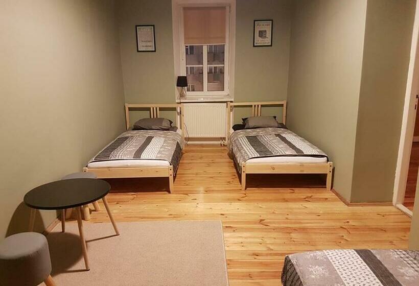 Семейный Номер, 42 200 Hostel