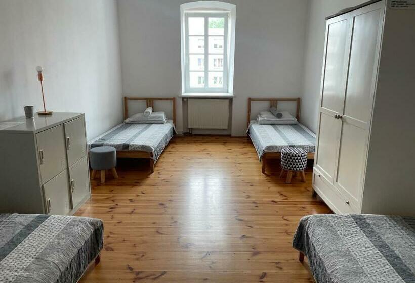 Кровать в Общей Комнате, 42 200 Hostel