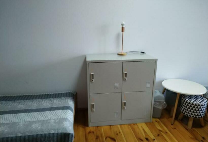 Кровать в Общей Комнате, 42 200 Hostel