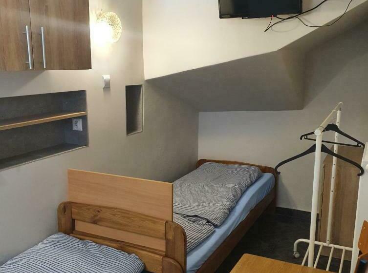 基本房间共用浴室, Noclegi Silesia Aster
