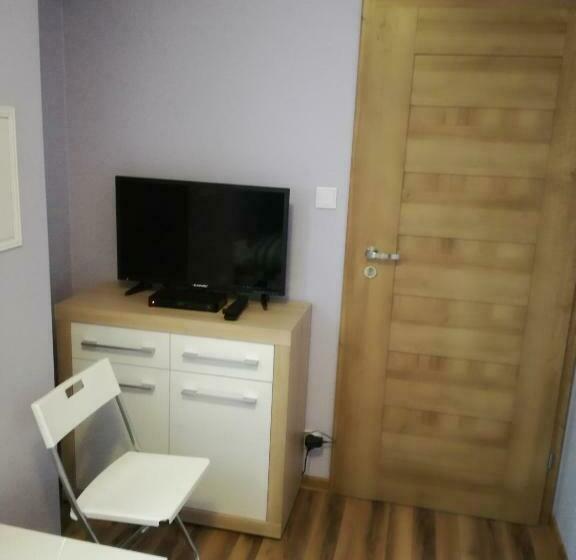 غرفة قياسية ثلاثية, Hostel52