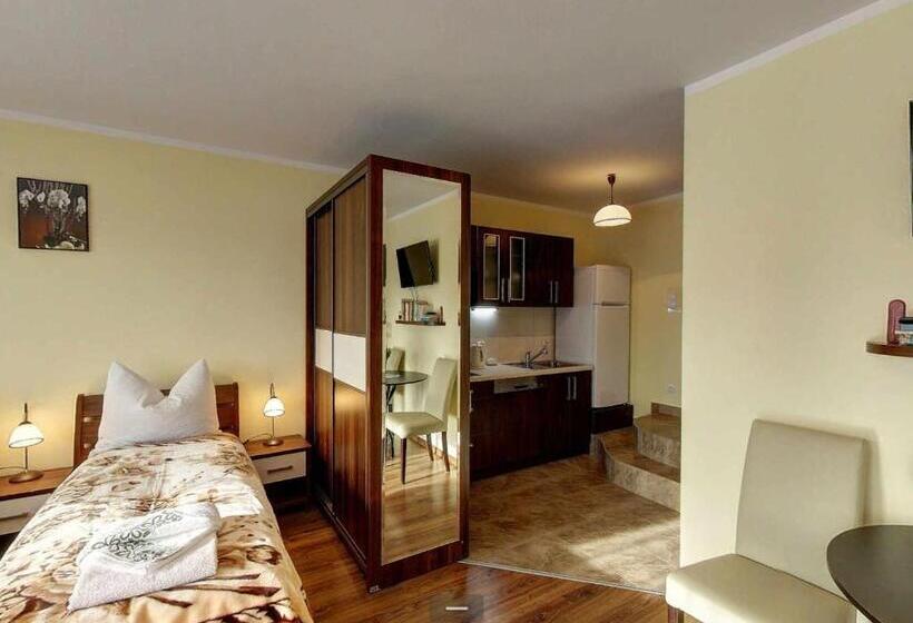 Апартаменты 1 Спальня Нижний Этаж, Villa Jura Pokoje Gościnne