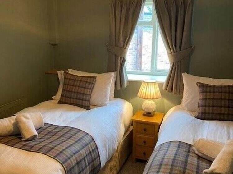 Четырехместный Номер Стандарт, Black Lion Hotel Richmond North Yorkshire